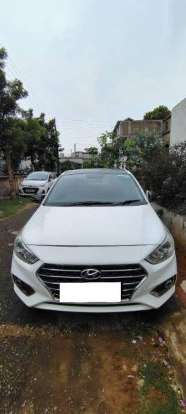 https://images10.gaadi.com/usedcar_image/4611946/original/processed_b66dbfeb-8d35-488a-a82b-f63707c60b88.jpg?imwidth=6401