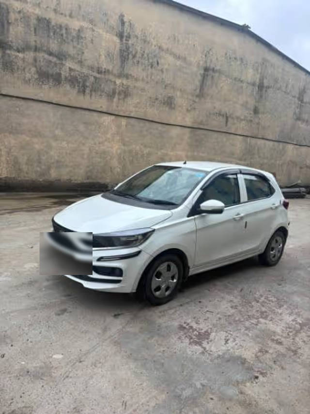 https://images10.gaadi.com/usedcar_image/4612002/original/8af0f70d-caaf-4b01-83c2-01273fa34ea8.png?imwidth=6401
