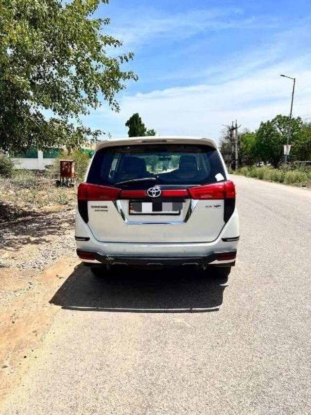 https://images10.gaadi.com/usedcar_image/4612003/original/processed_83e8e8a1-1c83-4658-8c59-91603bb054ed.jpeg?imwidth=6401