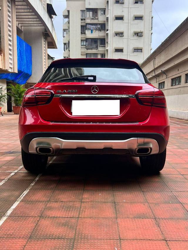 https://images10.gaadi.com/usedcar_image/4612019/original/processed_d8a47f2d78bfbd8ea491d3ae2747511d.jpeg?imwidth=6402