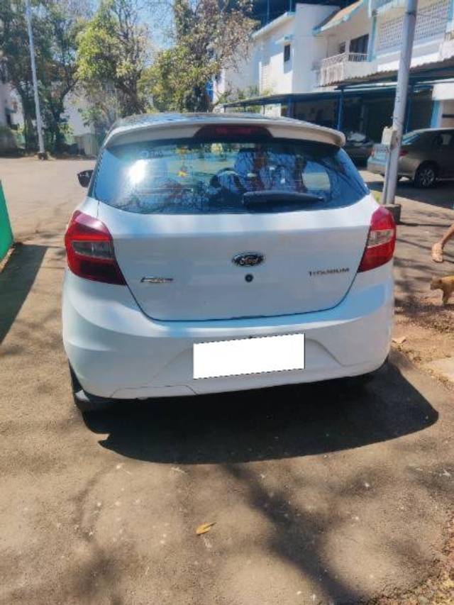 https://images10.gaadi.com/usedcar_image/4612045/original/processed_105abc31-2c3f-4721-b5d3-696c489358c0.jpg?imwidth=6401