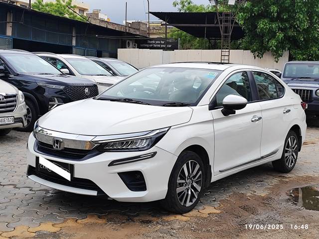 https://images10.gaadi.com/usedcar_image/4612061/original/processed_77b47837c93526881bc61d4a37e37aa1.jpg?imwidth=6401