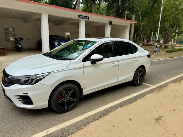 https://images10.gaadi.com/usedcar_image/4612062/original/processed_2516df90-3d89-4213-9bfb-2452b59ca1bc.jpeg?imwidth=6400