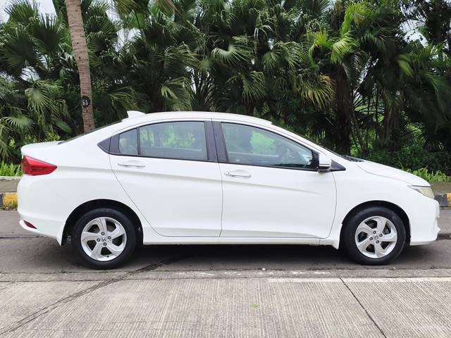 https://images10.gaadi.com/usedcar_image/4612069/original/processed_0f98ff120df6efe9f8d3d3c389a418c5.jpg?imwidth=6401
