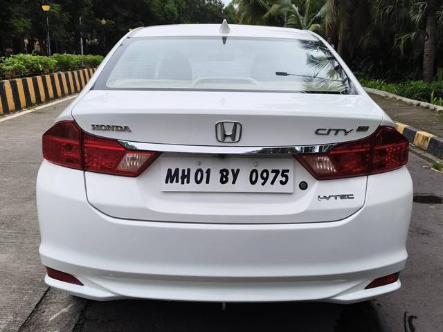 https://images10.gaadi.com/usedcar_image/4612069/original/processed_9bbf9a04646fbcd1fe08622630996e3e.jpg?imwidth=6402