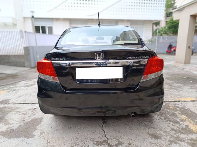 https://images10.gaadi.com/usedcar_image/4612071/original/processed_b419d470683113b705e80ffdfad3a784.jpg?imwidth=6402
