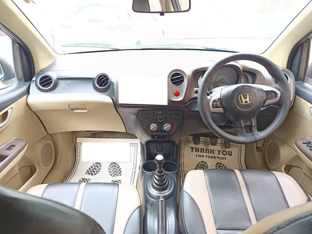https://images10.gaadi.com/usedcar_image/4612071/original/processed_ccaebffd10b0f06c8edea97ebb402f87.jpg?imwidth=6400