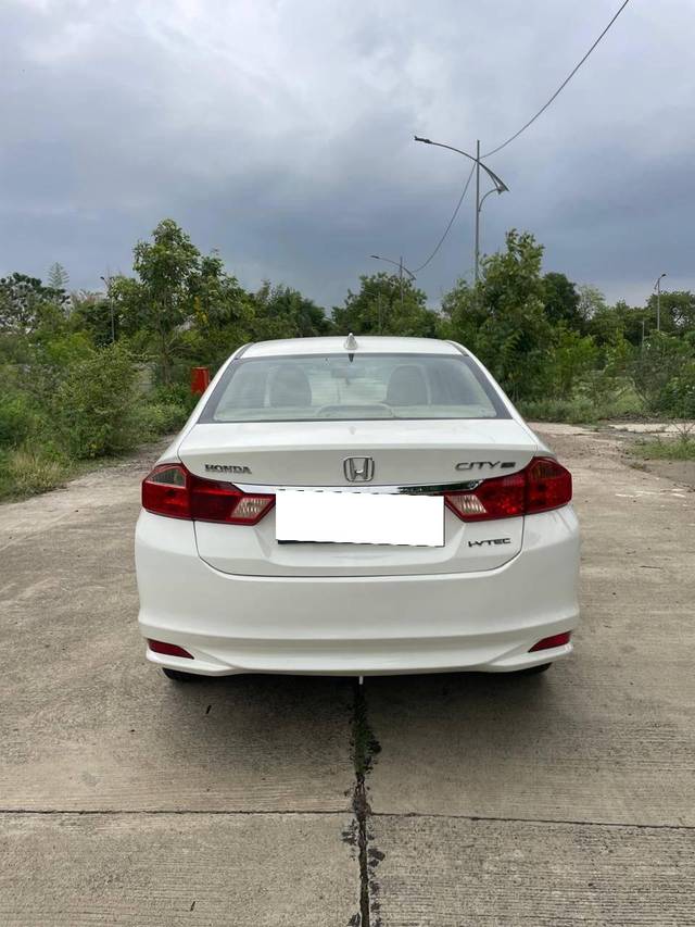 https://images10.gaadi.com/usedcar_image/4612095/original/processed_3ba1080aa352d385ab0ebdeec3d3f356.jpg?imwidth=6401