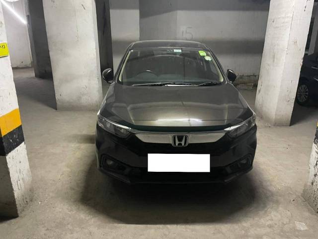 https://images10.gaadi.com/usedcar_image/4612132/original/processed_1a68b964-ed3d-4d81-8931-deaccbc33c66.jpg?imwidth=6402