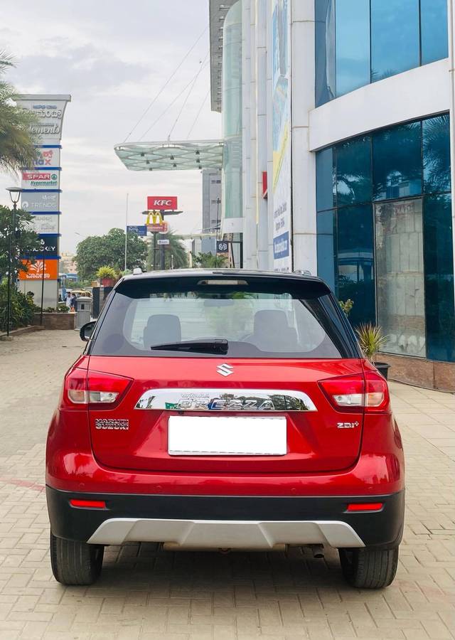 https://images10.gaadi.com/usedcar_image/4612166/original/processed_8ae095464cbb4f704ce95c341f474bb5.jpg?imwidth=6402