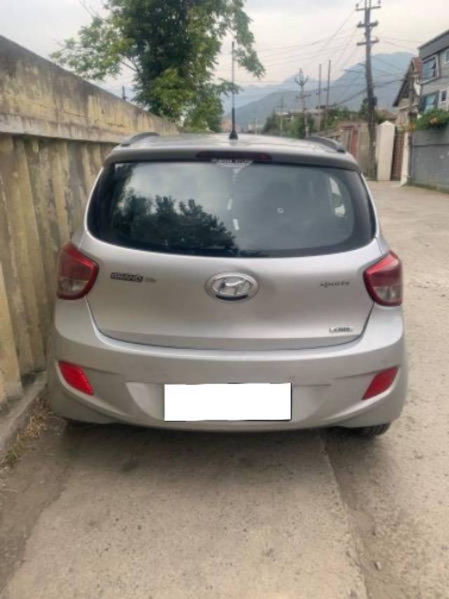 https://images10.gaadi.com/usedcar_image/4612180/original/processed_0af8738d-7645-4595-a424-66512996cf7d.jpeg?imwidth=6401