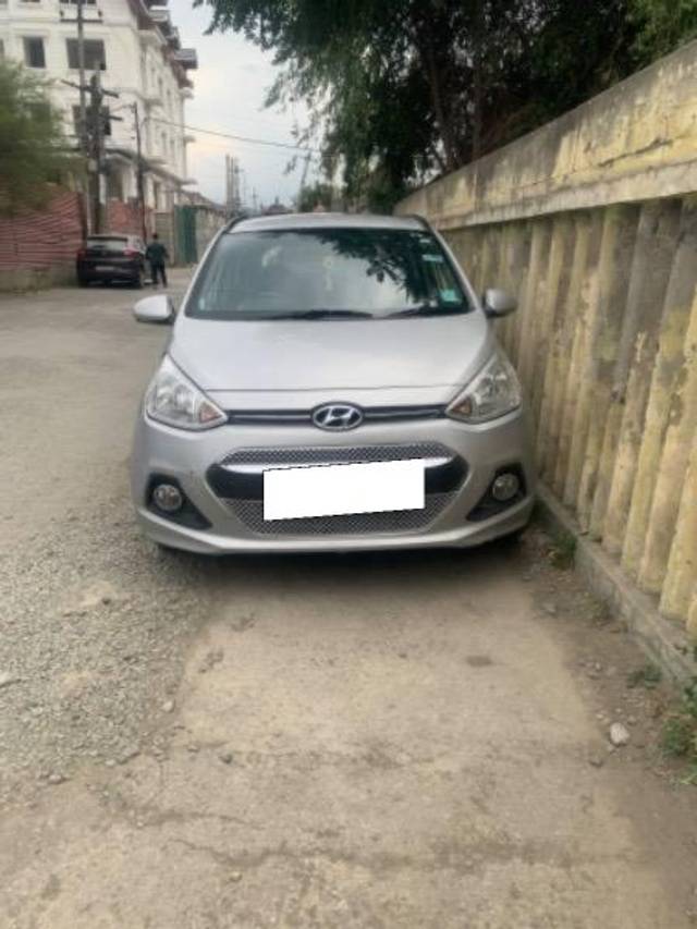 https://images10.gaadi.com/usedcar_image/4612180/original/processed_853e4a31-36a7-4478-8a37-6907c6963b75.jpeg?imwidth=6402
