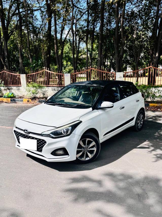 https://images10.gaadi.com/usedcar_image/4612181/original/processed_1a637a97e0c12c5d331b04ee9aa274f9.jpg?imwidth=6400