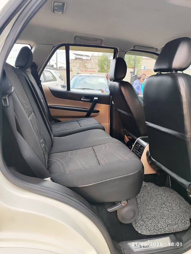 https://images10.gaadi.com/usedcar_image/4612185/original/99a58040eae3396246583e1f9f1b91af.jpeg?imwidth=6402
