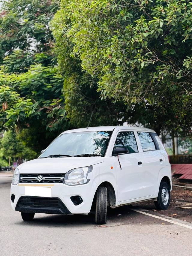 https://images10.gaadi.com/usedcar_image/4612190/original/processed_352c2a15e8814a507c96fbb7f64ebfe5.jpg?imwidth=6402
