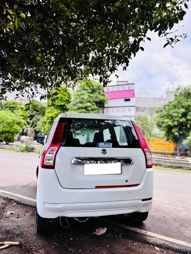 https://images10.gaadi.com/usedcar_image/4612190/original/processed_4e6f0abfb5e8bffefe4e08ae3a46404c.jpg?imwidth=6401
