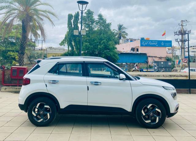 https://images10.gaadi.com/usedcar_image/4612193/original/processed_48f0982814a8b96632ab59e625d42069.jpg?imwidth=6401