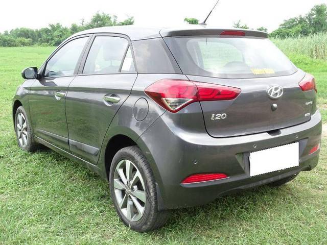 https://images10.gaadi.com/usedcar_image/4612198/original/processed_8ecee44a55dcde63b23e08fb2ad8a5ce.jpg?imwidth=6402