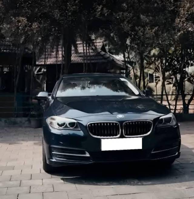 https://images10.gaadi.com/usedcar_image/4612208/original/processed_26b83fe2-cd4a-4872-8047-78b702ad3e5f.jpg?imwidth=6400