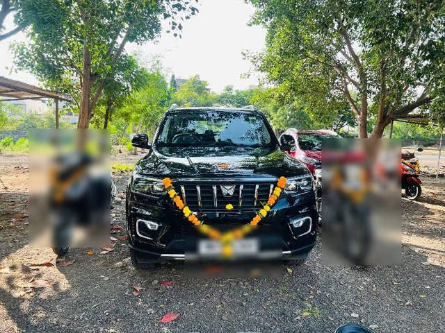 https://images10.gaadi.com/usedcar_image/4612270/original/2b0716d8-0077-446c-96f5-a367fb271088.png?imwidth=6401
