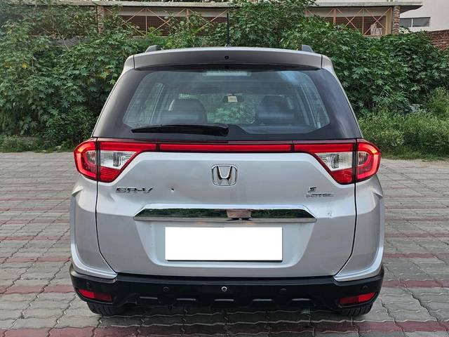 https://images10.gaadi.com/usedcar_image/4612271/original/processed_7f9e71d07e6253b29f6479d24bf3b327.jpg?imwidth=6402