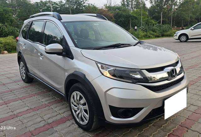 https://images10.gaadi.com/usedcar_image/4612271/original/processed_8e1dc297c6028b9a6a3a7cb73af256d6.jpg?imwidth=6400