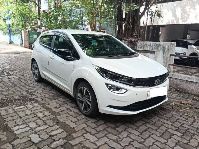 https://images10.gaadi.com/usedcar_image/4612345/original/processed_22368b8a-fe69-495e-b3dc-5e4692cb7f2e.jpg?imwidth=6400