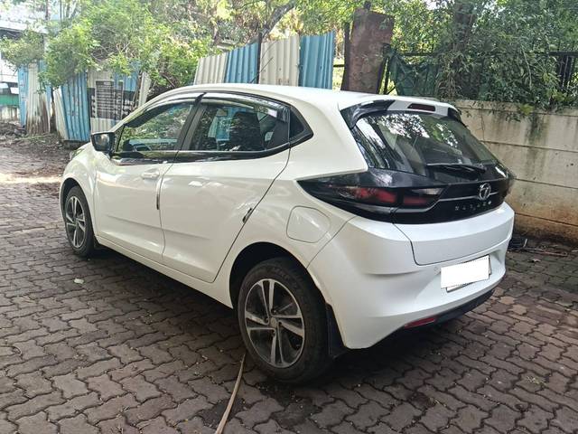 https://images10.gaadi.com/usedcar_image/4612345/original/processed_b0b0f062-8f35-409a-b01b-64ca2017a0cb.jpg?imwidth=6402
