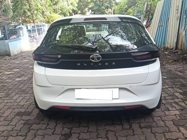https://images10.gaadi.com/usedcar_image/4612345/original/processed_b9566506-98c9-4d5c-ab83-e42f72259bff.jpg?imwidth=6401