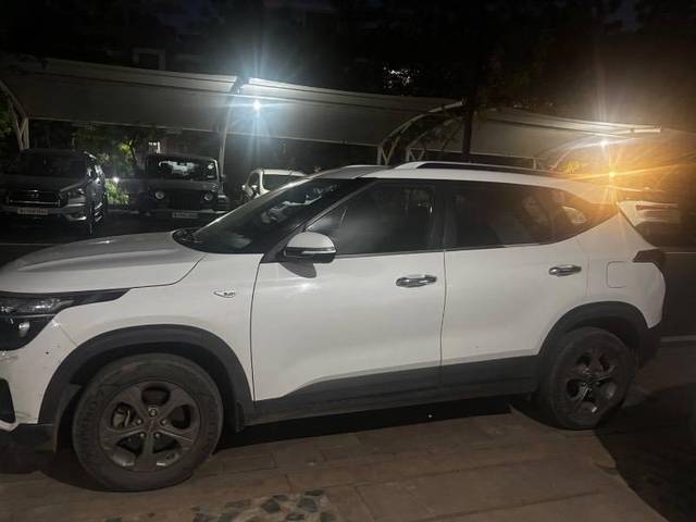 https://images10.gaadi.com/usedcar_image/4612352/original/processed_49818ce1-bf5c-457d-9156-0a99819331b5.jpeg?imwidth=6400