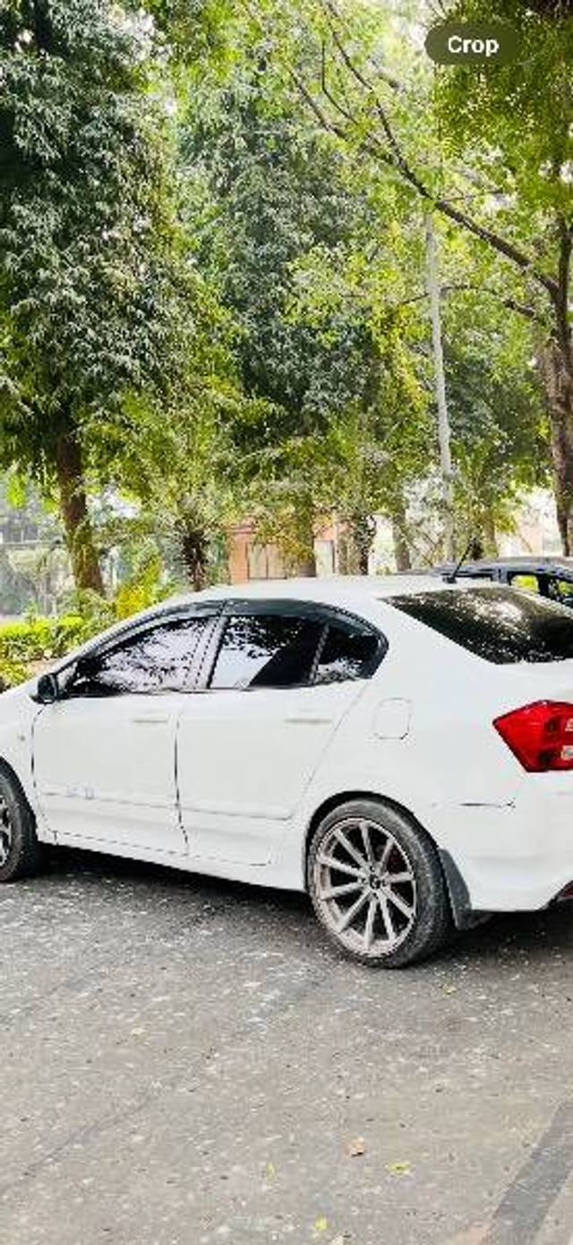 https://images10.gaadi.com/usedcar_image/4612389/original/processed_5050f1db-3170-47e2-828d-a9c7aefa43f8.png?imwidth=6401
