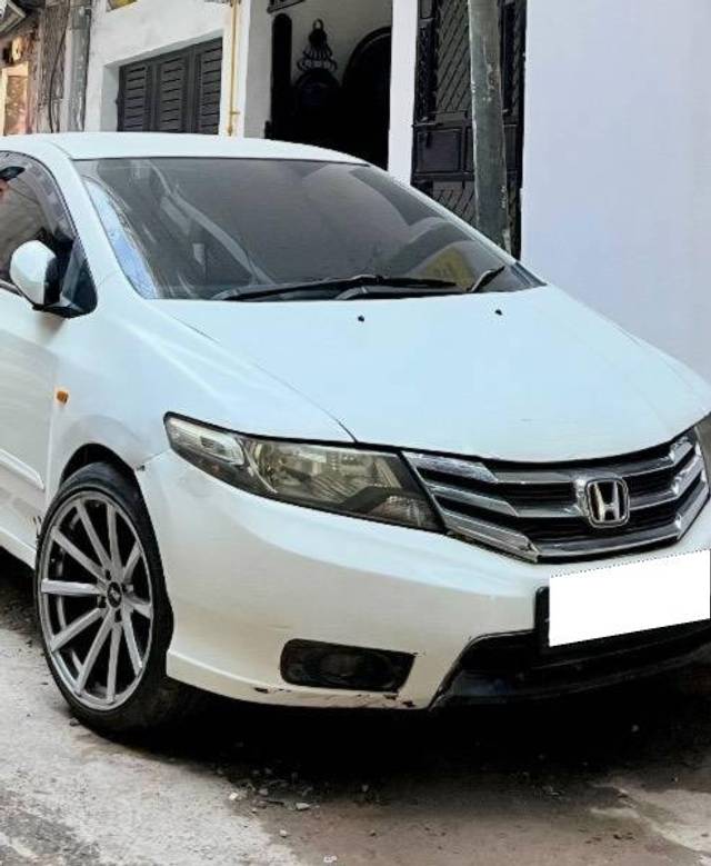 https://images10.gaadi.com/usedcar_image/4612389/original/processed_973bcb12-bac7-4007-bfa8-7c699289f065.jpeg?imwidth=6402