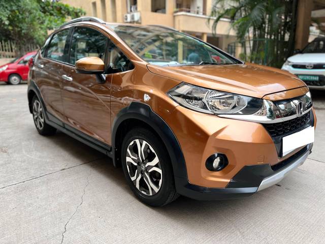 https://images10.gaadi.com/usedcar_image/4612395/original/processed_7dc1f0da15fba370a67fe380ceabd5a0.jpg?imwidth=6400