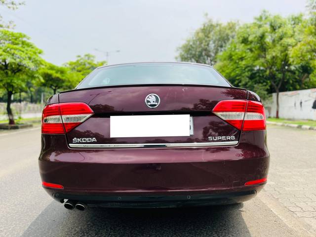 https://images10.gaadi.com/usedcar_image/4612398/original/processed_a3c2083c2c8ed772f79ef100a5f078dc.jpg?imwidth=6402
