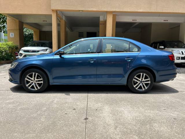 https://images10.gaadi.com/usedcar_image/4612399/original/processed_8aa1eea4af7ed5e6a50be6048391d248.jpg?imwidth=6402
