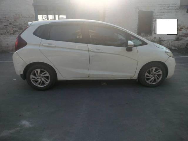 https://images10.gaadi.com/usedcar_image/4612402/original/processed_8b2c19c7-7351-4696-b25d-27c2920a5896.jpg?imwidth=6400