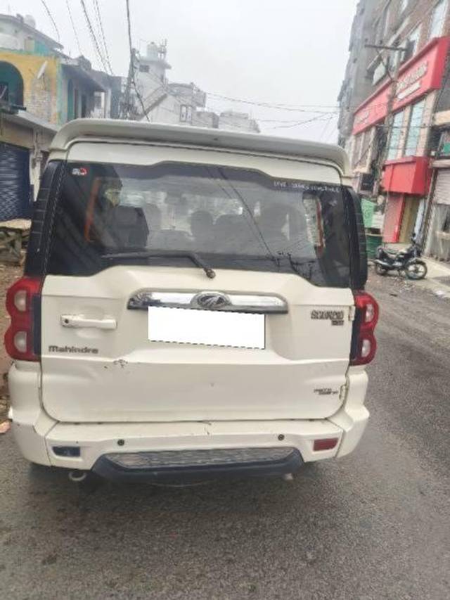 https://images10.gaadi.com/usedcar_image/4612411/original/processed_21800532-cbb3-4a6b-b3bc-059548c4772c.jpg?imwidth=6401