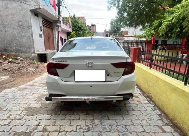 https://images10.gaadi.com/usedcar_image/4612430/original/processed_8ed9ef57-94e7-4468-bf59-008c03fa3472.jpeg?imwidth=6400