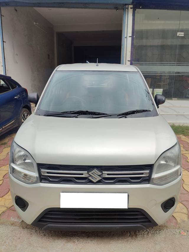 https://images10.gaadi.com/usedcar_image/4612437/original/processed_0b2a7f55cabdcedd6acb13c8ea600bea.jpg?imwidth=6400