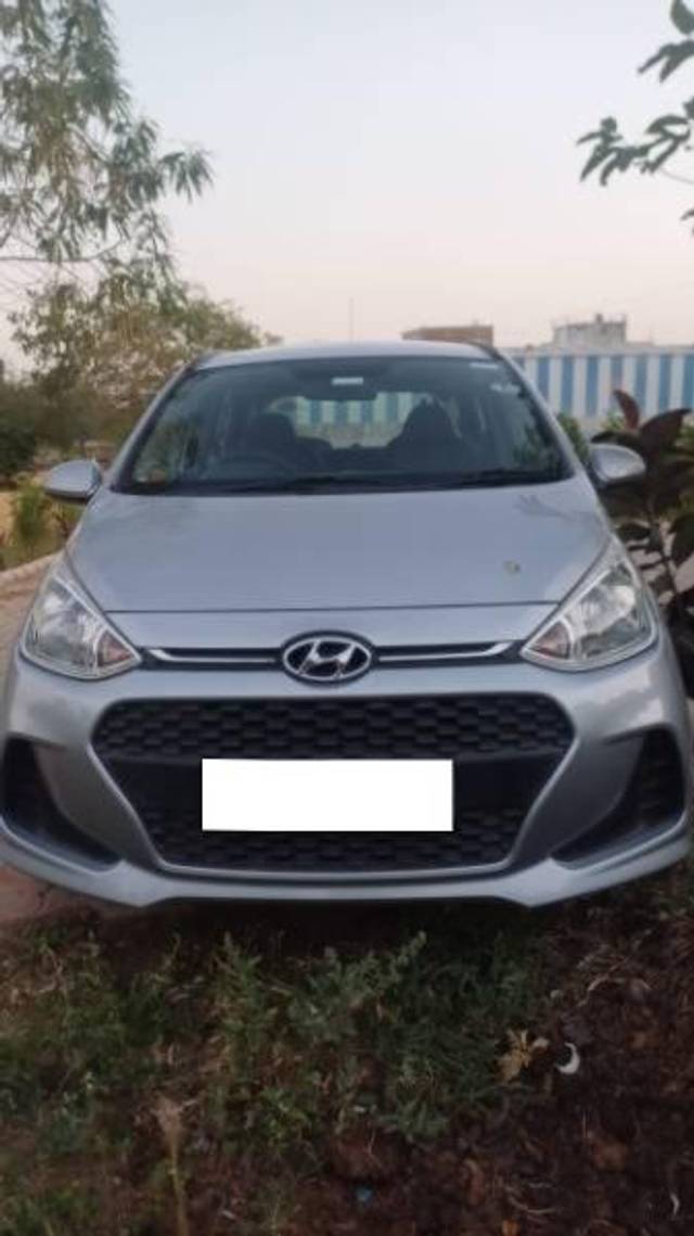 https://images10.gaadi.com/usedcar_image/4612440/original/processed_6ede176e-6fcf-4586-b4ba-28efd9ba6ff1.jpg?imwidth=6402