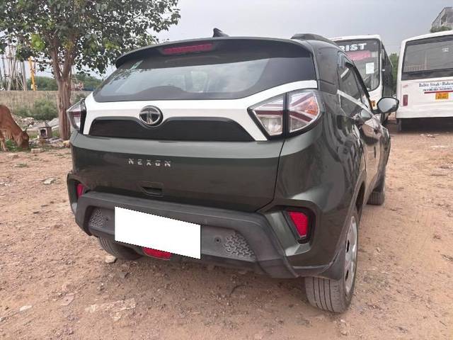 https://images10.gaadi.com/usedcar_image/4612454/original/processed_302f0df7-98d0-4e7e-9204-b8c9908b4331.jpeg?imwidth=6402