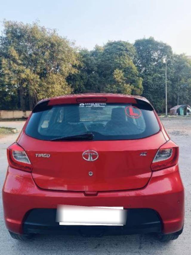 https://images10.gaadi.com/usedcar_image/4612470/original/processed_processed_de0dc8b0-2b0a-44af-938a-7e499ab73beb.jpg?imwidth=6402