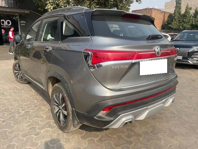 https://images10.gaadi.com/usedcar_image/4612472/original/processed_6cfb220c-3b83-4b13-b5de-3c57e82175f0.jpeg?imwidth=6401