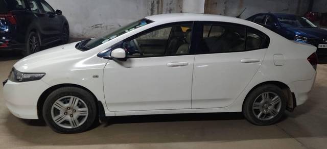 https://images10.gaadi.com/usedcar_image/4612559/original/processed_b5f59789-cd2d-4342-8f1c-4e01152127e2.jpg?imwidth=6400