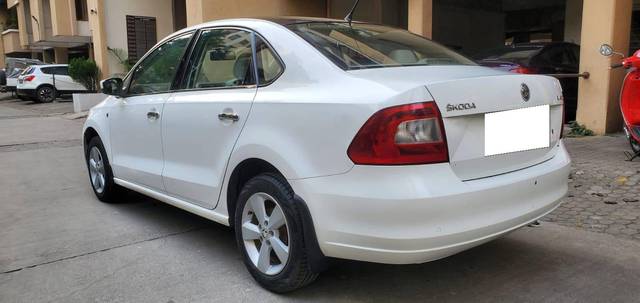 https://images10.gaadi.com/usedcar_image/4612635/original/processed_72def82d1f4d9dde8b8333f6b53ec238.jpg?imwidth=6402