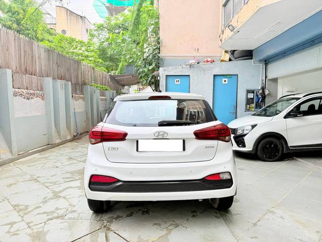 https://images10.gaadi.com/usedcar_image/4612767/original/processed_4489e8aafa729215aff8bf4f4454f11a.jpg?imwidth=6401