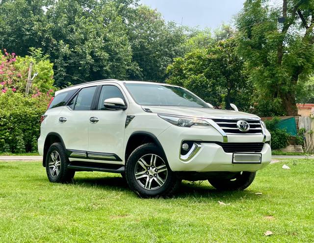 https://images10.gaadi.com/usedcar_image/4612840/original/processed_43be10cf70b98cd0dc0e9abffef2bb84.jpg?imwidth=6400
