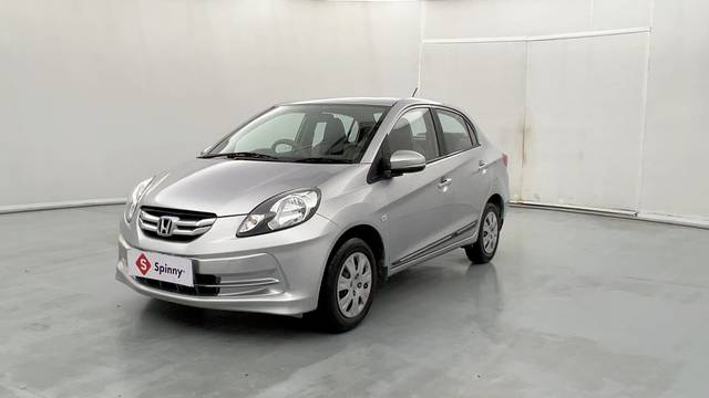 https://images10.gaadi.com/usedcar_image/4612921/original/e9b072920b55d91f3a67138e8dbd72cf.JPG?imwidth=6400