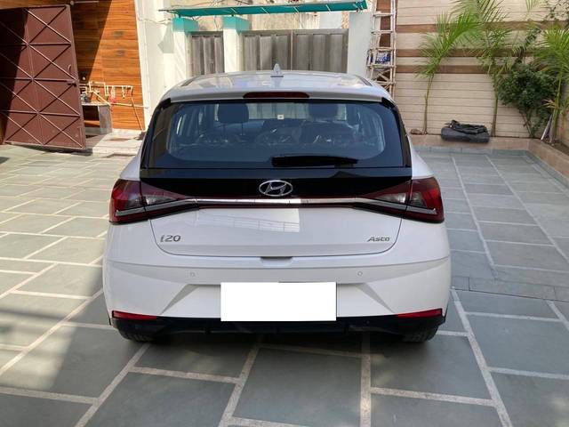 https://images10.gaadi.com/usedcar_image/4612961/original/processed_9e83b2f6-d9be-474b-a4b1-78da9a48fefb.jpg?imwidth=6401