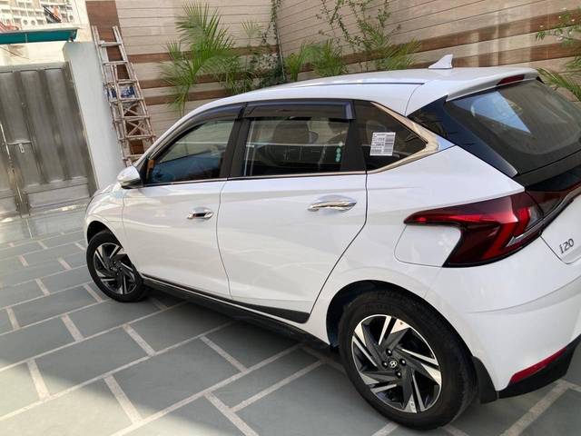 https://images10.gaadi.com/usedcar_image/4612961/original/processed_c3119e6c-faf4-48e5-b129-bed62ebb6107.jpg?imwidth=6402